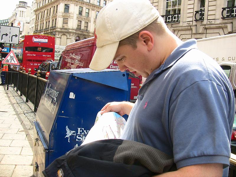 IMG_0386.jpg - STUDYING THE LONDON MAP