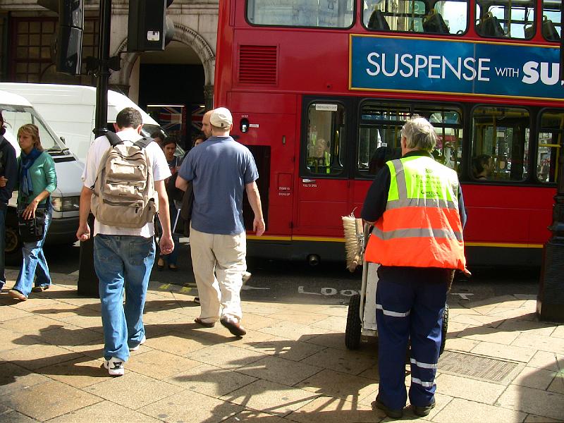 IMG_0388.jpg - MIKE, JOE AND LONDON BUS