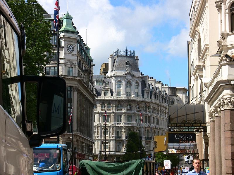 IMG_0398.jpg - SQUARE IN LONDON