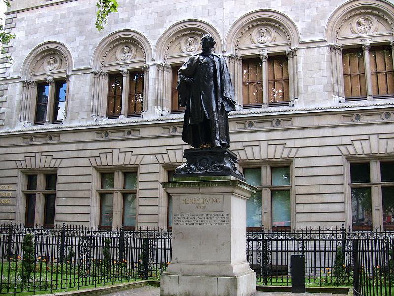 IMG_0411.jpg - HENRY IRVING STATUE