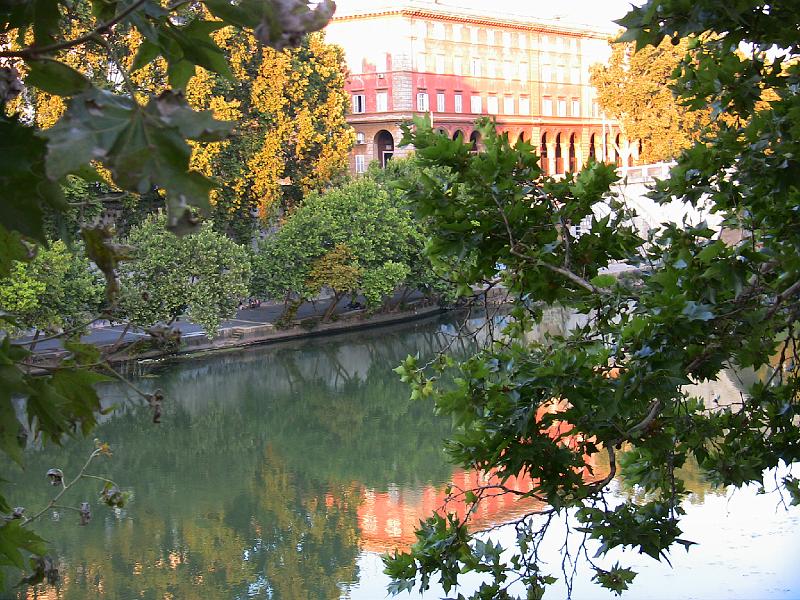 IMG_0504.jpg - ALONG THE TIBER