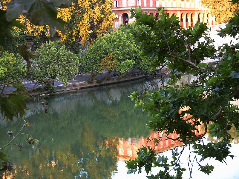 IMG_0505.jpg - ALONG THE TIBER