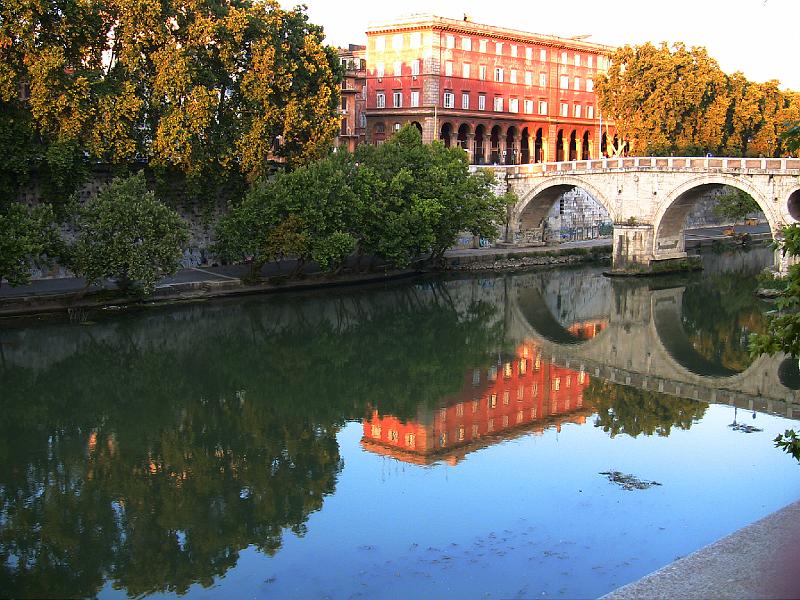 IMG_0506.jpg - ALONG THE TIBER