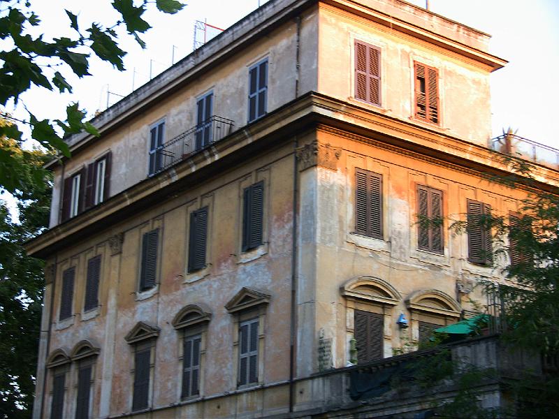 IMG_0507.jpg - HOUSE ALONG THE TIBER