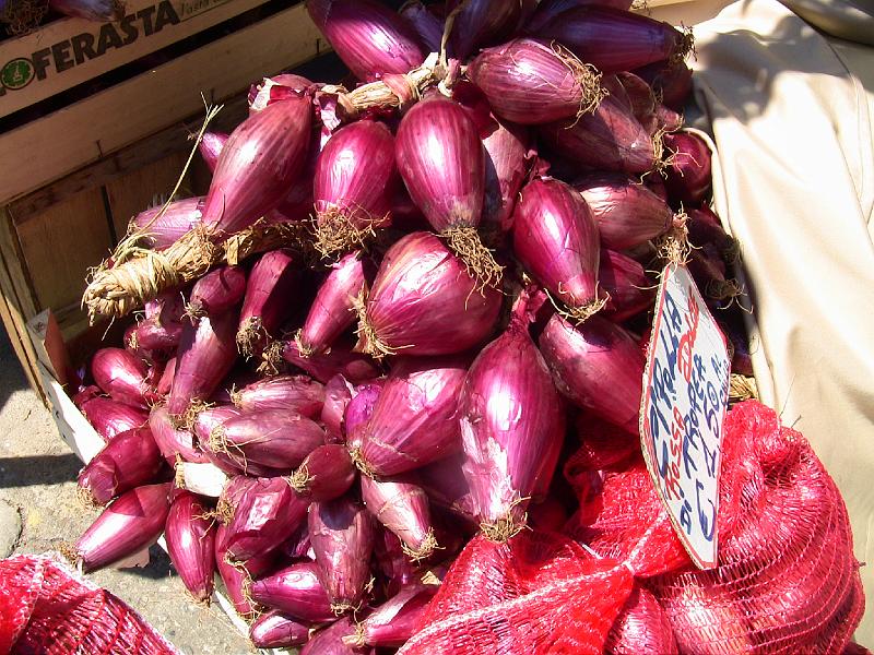IMG_0833.jpg - TROPEA RED ONIONS