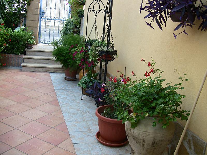 IMG_0858.jpg - GATE TO NICOLA'S COURTYARD