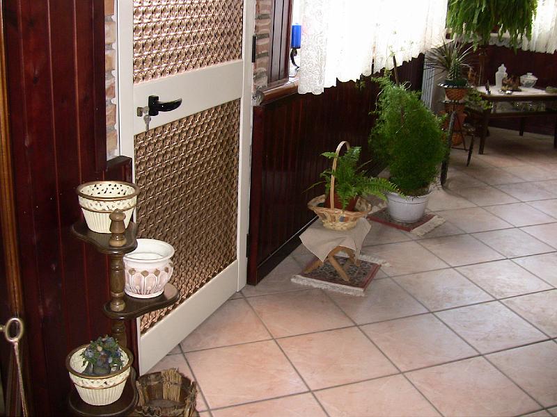 IMG_0874.jpg - IN NICOLA'S WORKING DINING ROOM