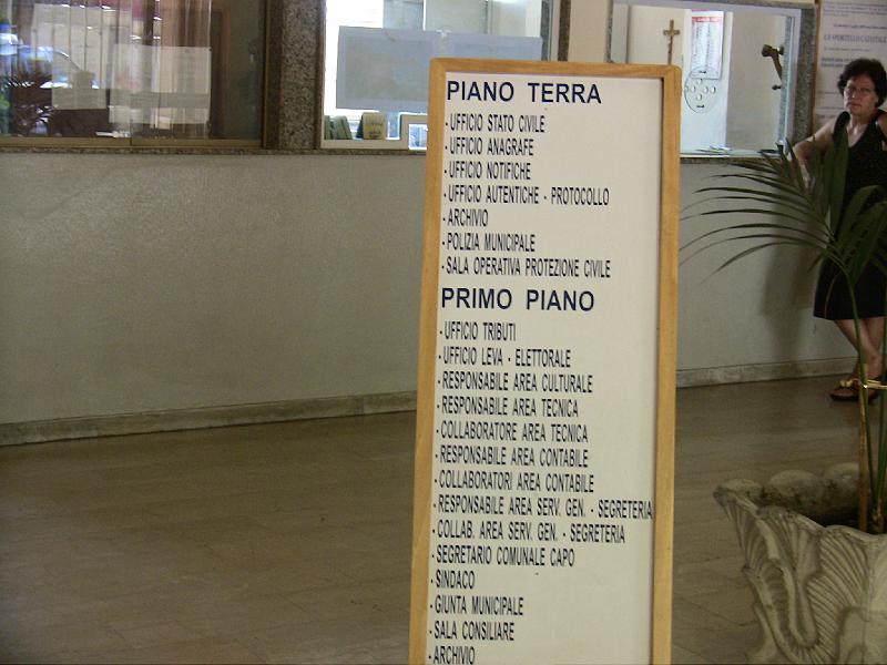IMG_0894.jpg - DIRECTORY INSIDE THE CITY HALL - SAN PIETRO A MAIDA