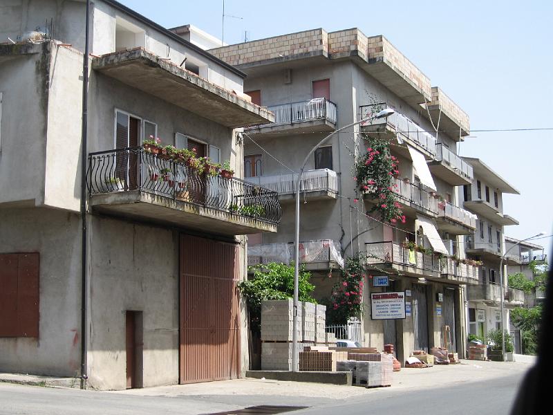 Italy141.jpg - HOUSES NEAR GOLE ALCANTRA