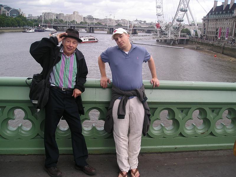 P1010026.jpg - ON BRIDGE OVER THAMES RIVER