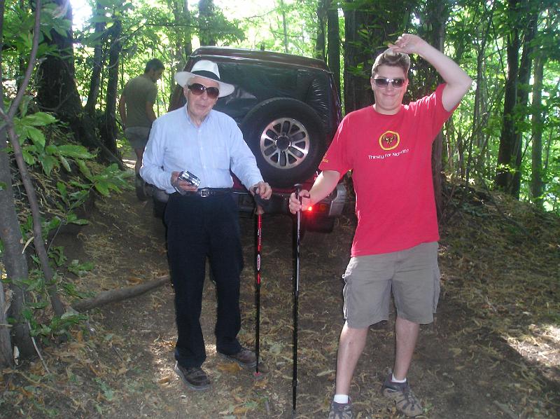 P1010142.jpg - GETTING READY TO HIKE